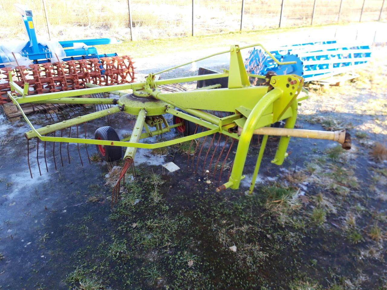 CLAAS WS 320 S - 翻草机/ 搂草机:图1 CLAAS WS 320 S - 翻草机/ 搂草机:图1