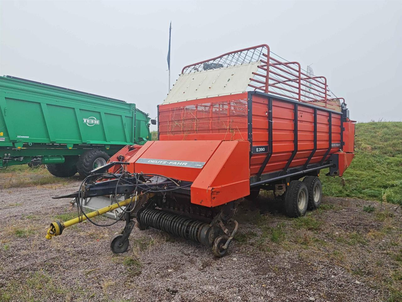 Deutz-Fahr E390 - 自装式货车:图1 Deutz-Fahr E390 - 自装式货车:图1