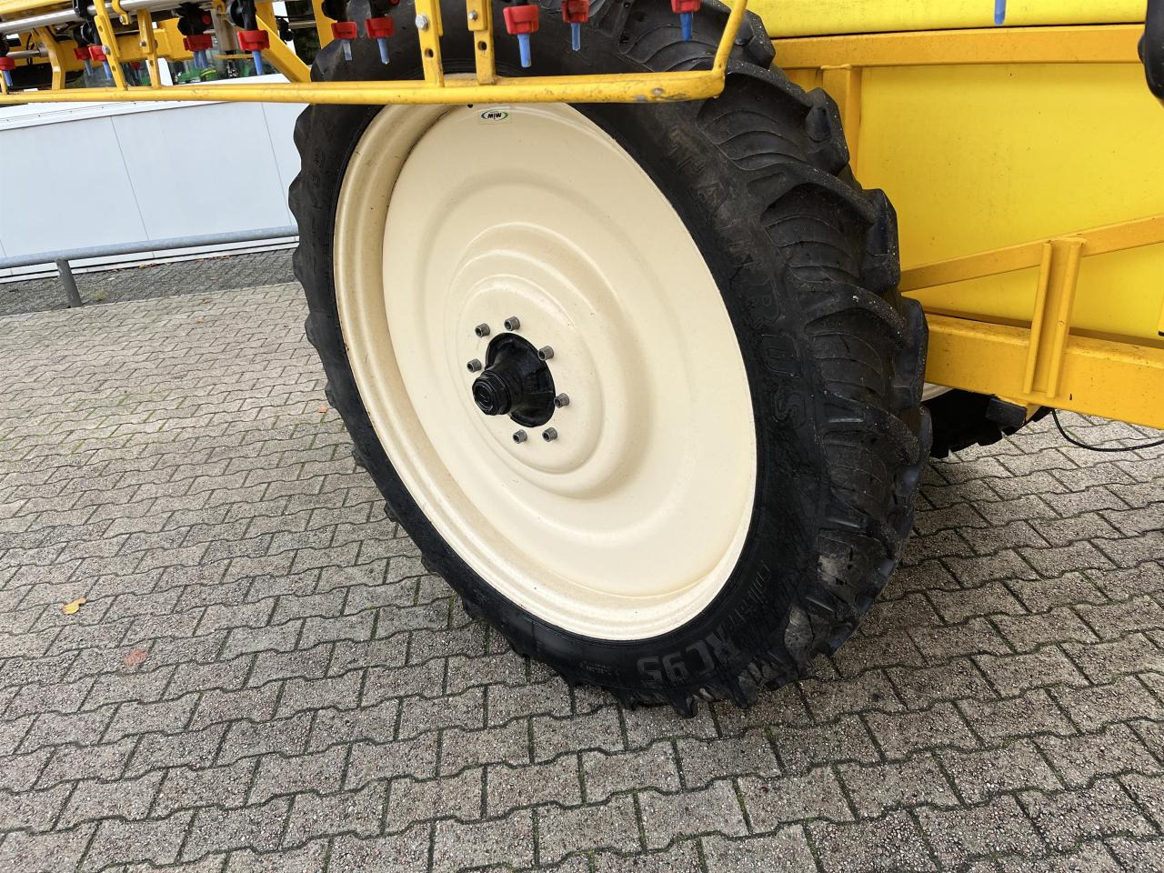 Dubex TYNDOR 2300 ltr. - 牵引式喷雾机:图3 Dubex TYNDOR 2300 ltr. - 牵引式喷雾机:图3