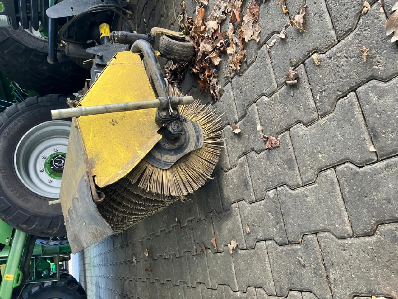 John Deere 52 inch Broom - 扫地机:图1 John Deere 52 inch Broom - 扫地机:图1