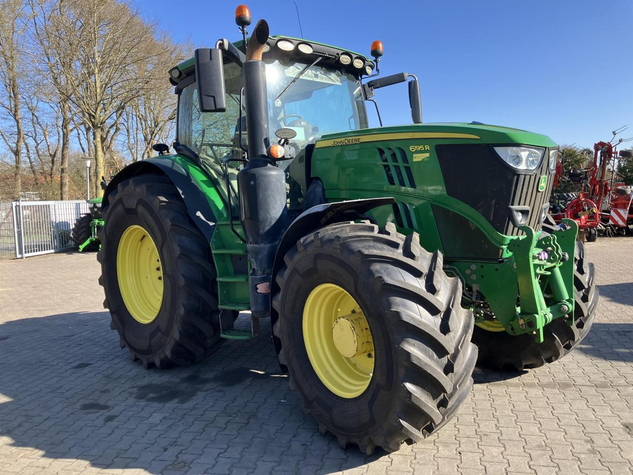 John Deere 6195R - 拖拉机:图1 John Deere 6195R - 拖拉机:图1