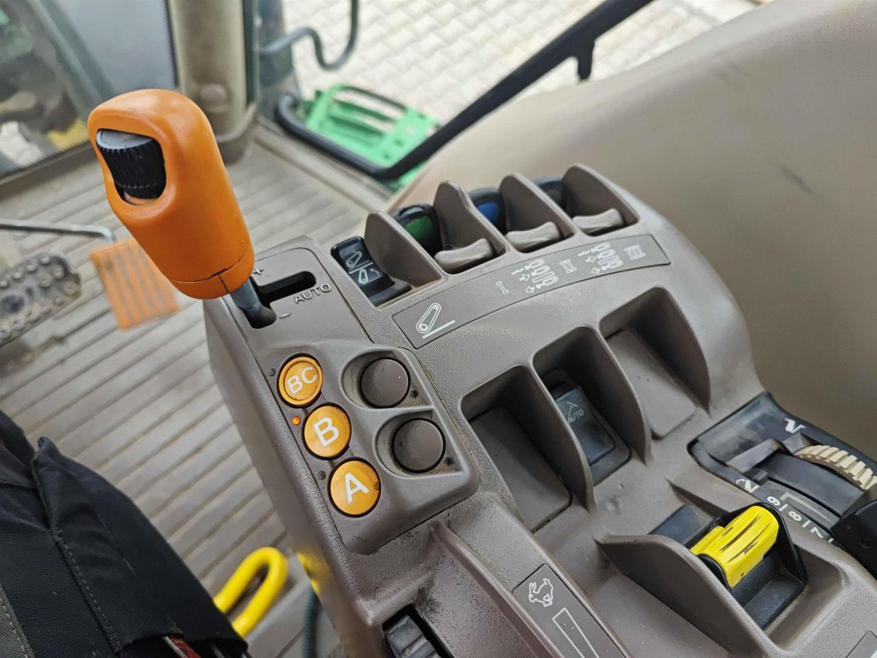 拖拉机 John Deere 6210R：图13