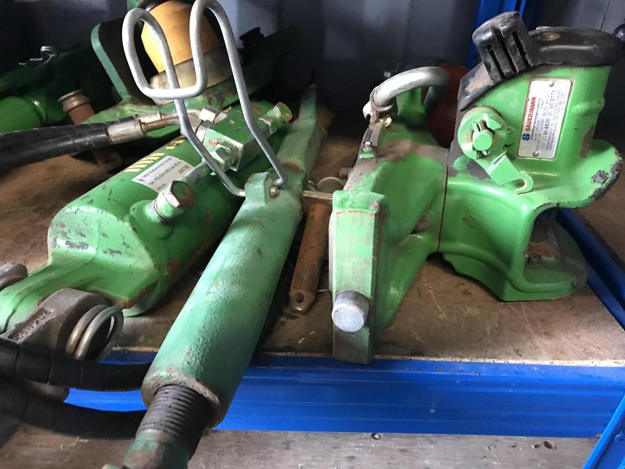 拖拉机 John Deere 6215R：图13
