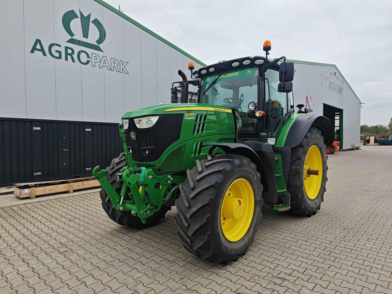 John Deere 6215R - 拖拉机:图1 John Deere 6215R - 拖拉机:图1
