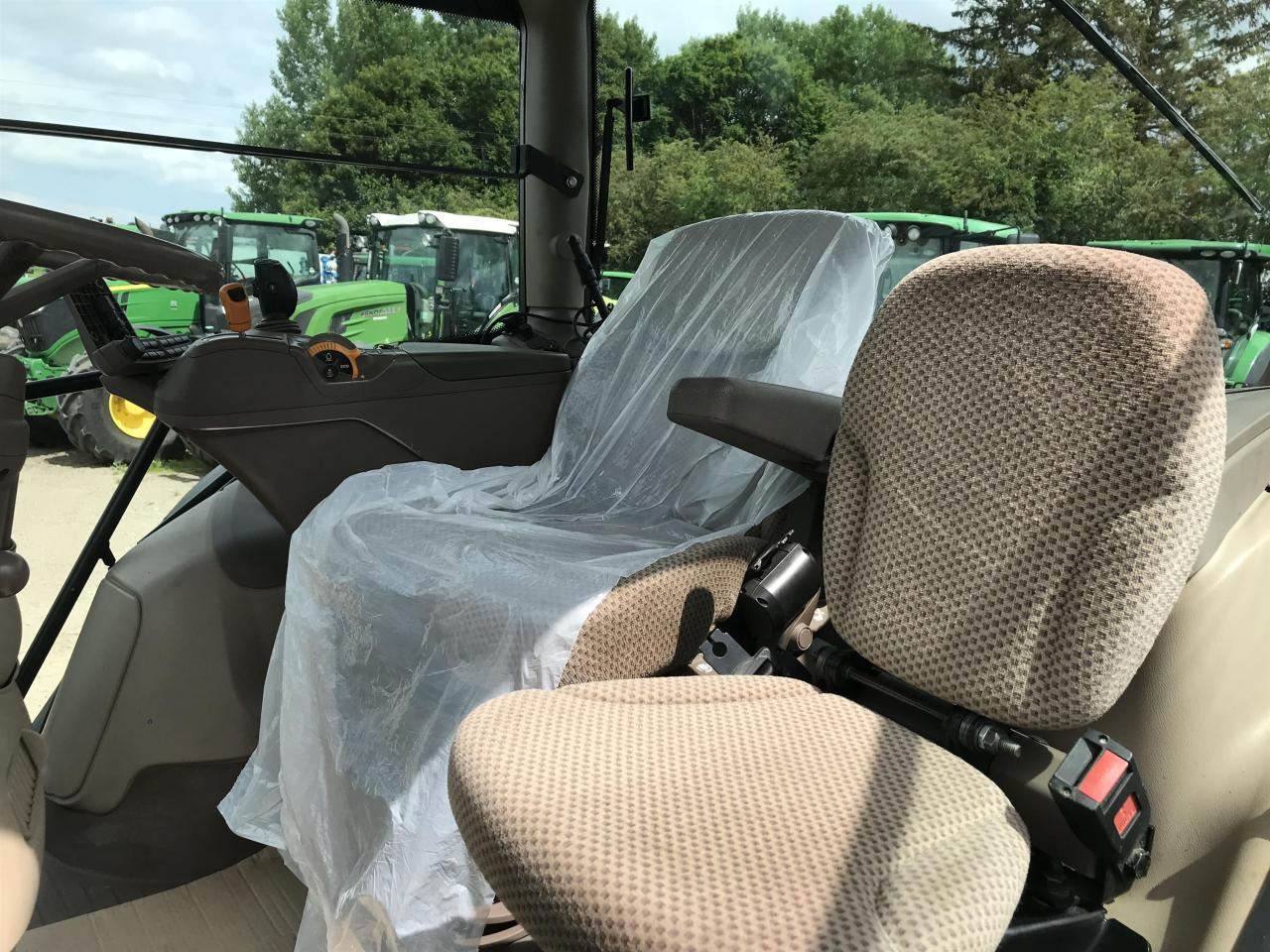 拖拉机 John Deere 6215R：图7