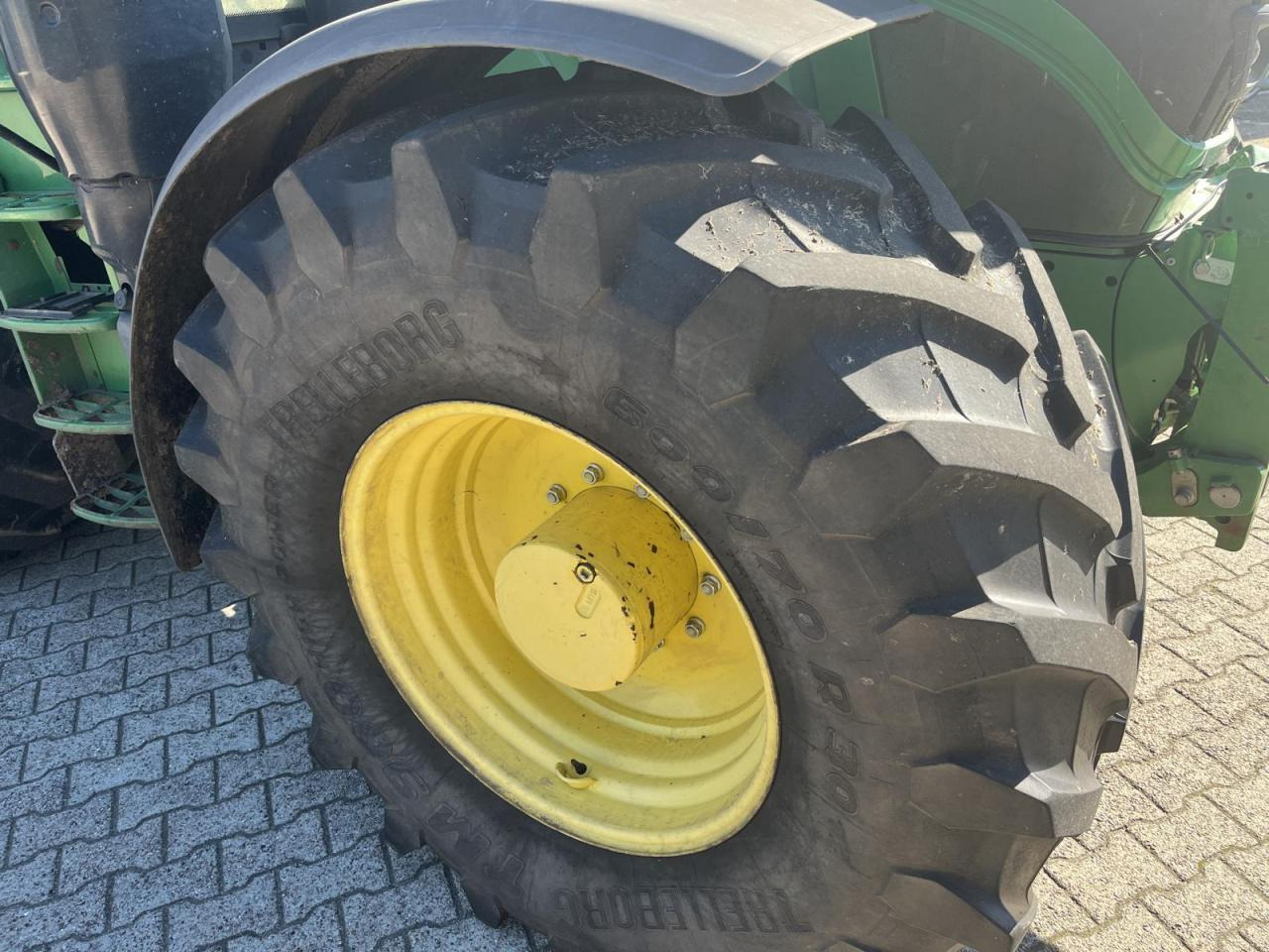 John Deere 6215R - 拖拉机:图3 John Deere 6215R - 拖拉机:图3