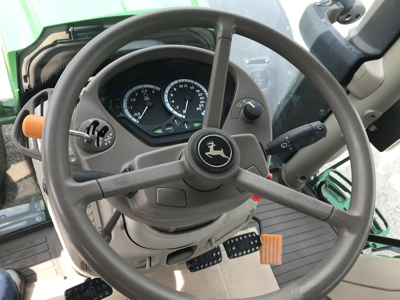 拖拉机 John Deere 6215R：图9