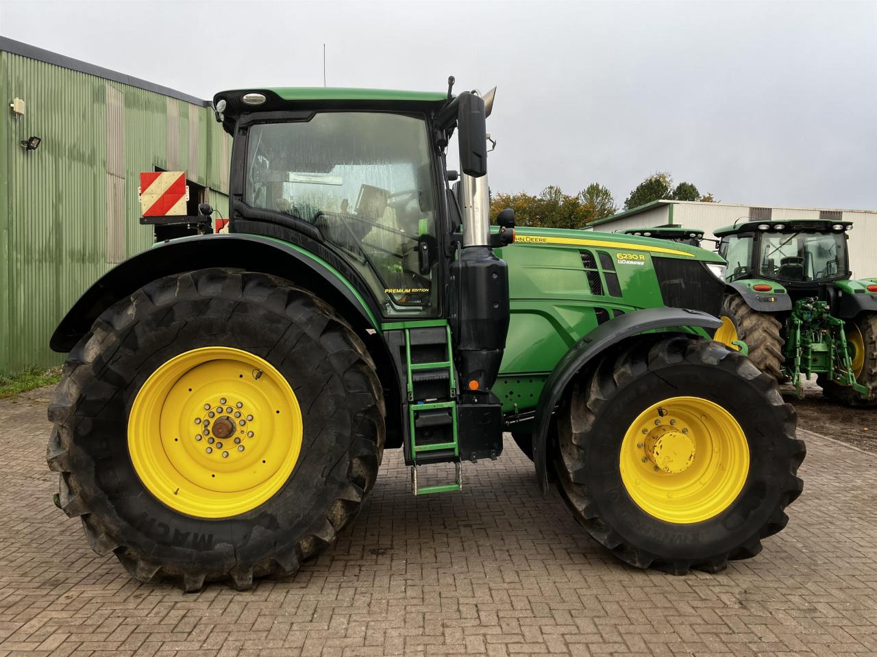 John Deere 6230R - 拖拉机:图2 John Deere 6230R - 拖拉机:图2