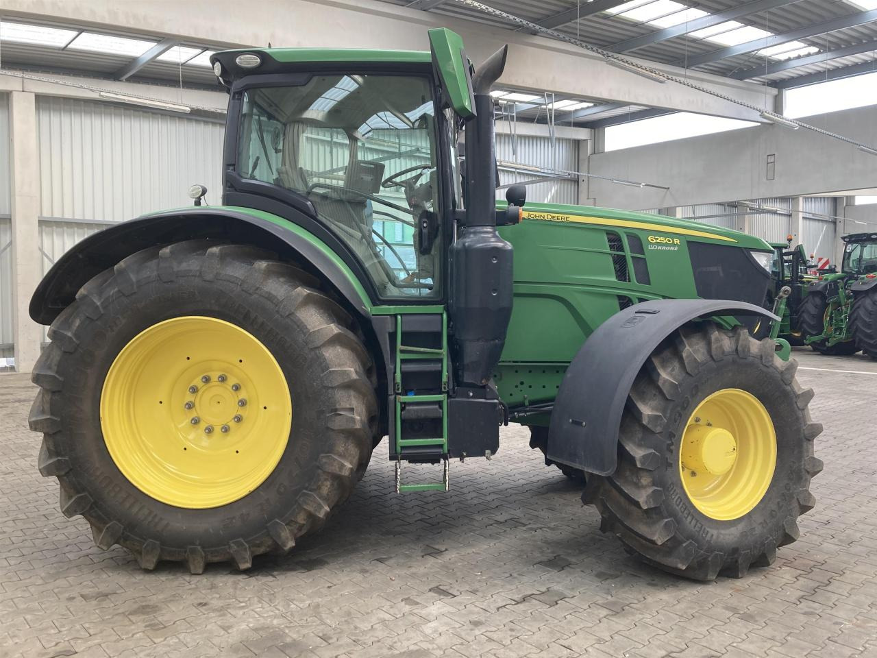John Deere 6250R - 拖拉机:图5 John Deere 6250R - 拖拉机:图5