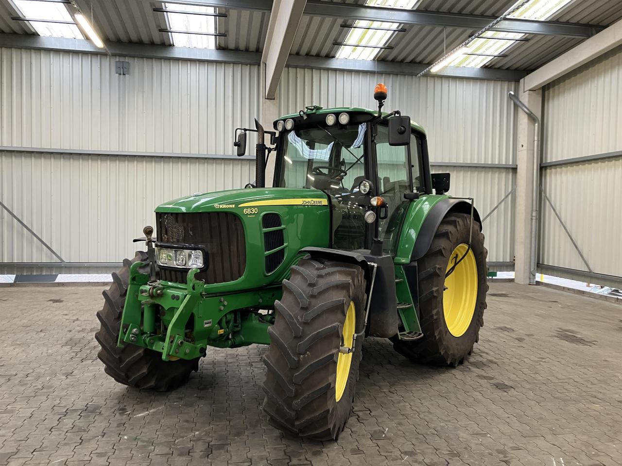 John Deere 6830 Premium - 拖拉机:图1 John Deere 6830 Premium - 拖拉机:图1
