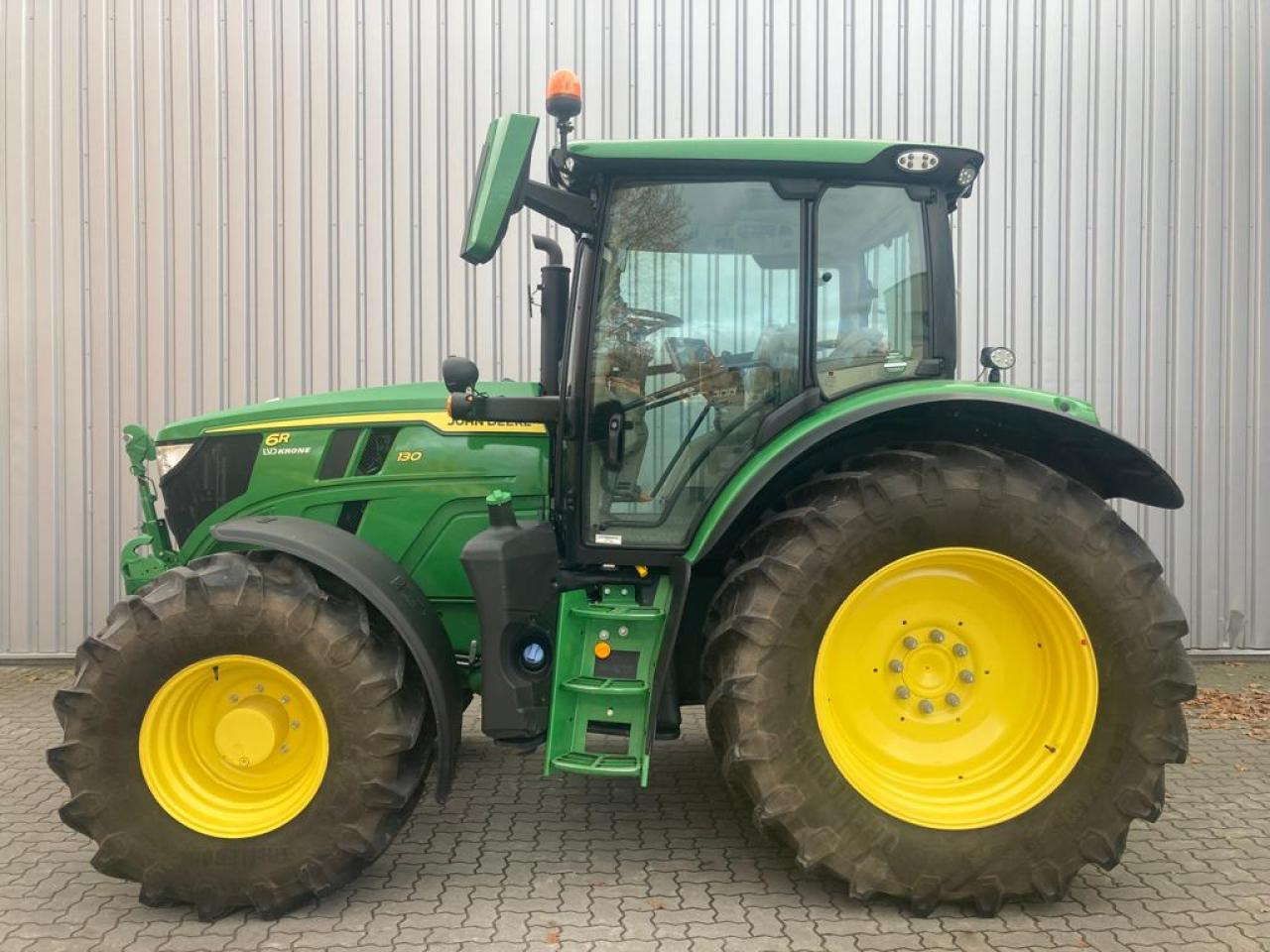 John Deere 6R 130 - 拖拉机:图1 John Deere 6R 130 - 拖拉机:图1