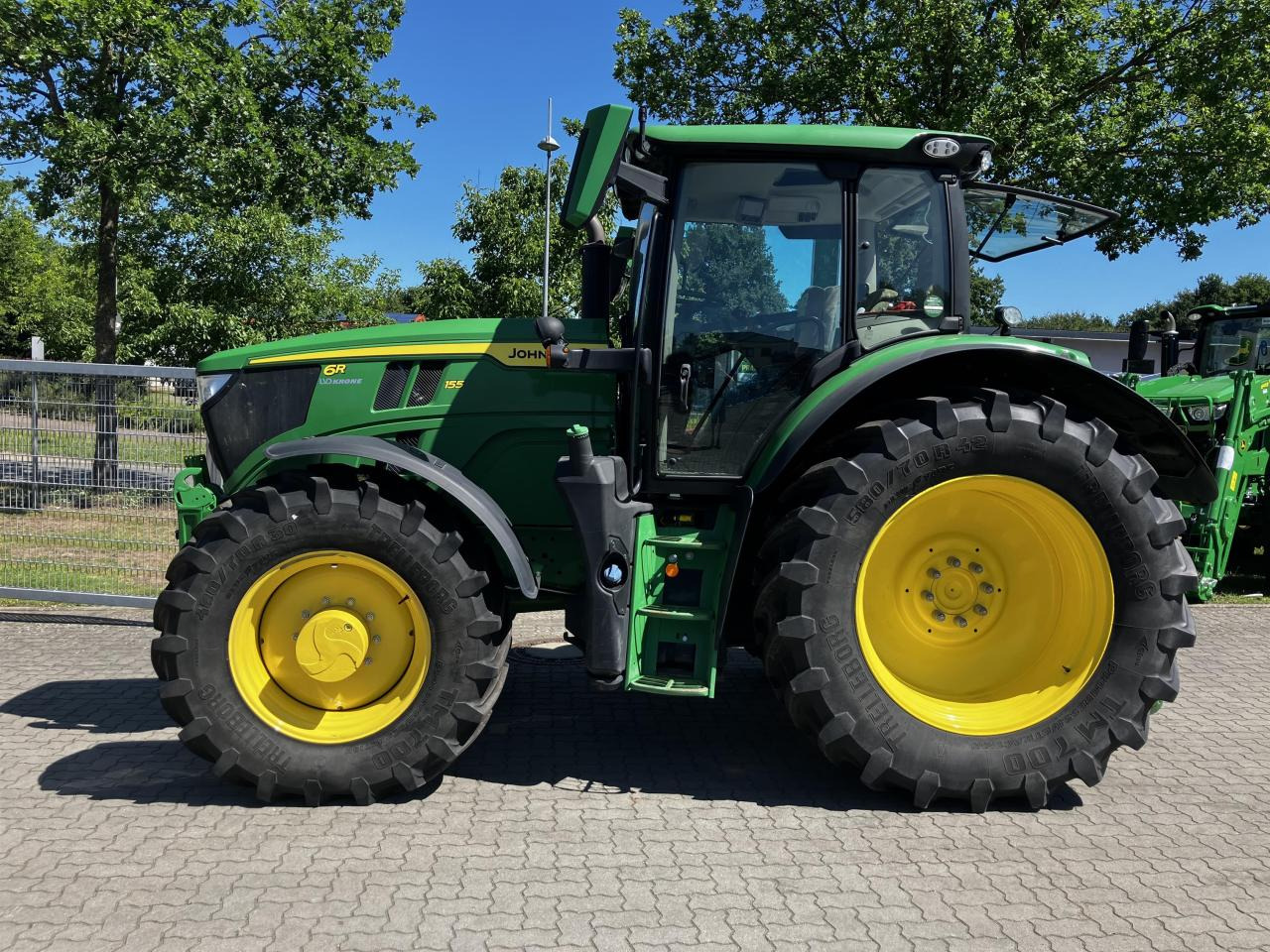 John Deere 6R 155 - 拖拉机:图1 John Deere 6R 155 - 拖拉机:图1