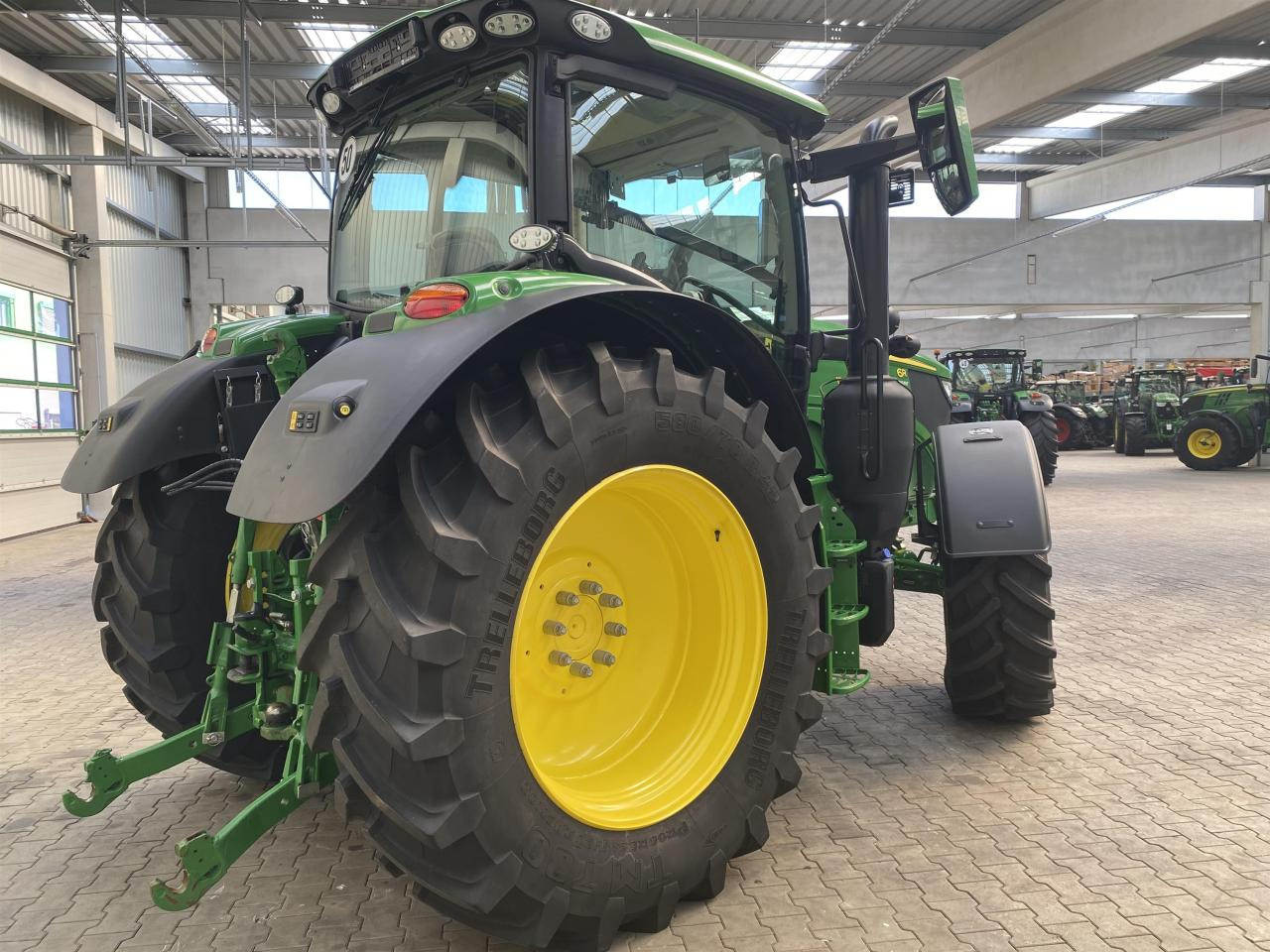 John Deere 6R 155 - 拖拉机:图4 John Deere 6R 155 - 拖拉机:图4