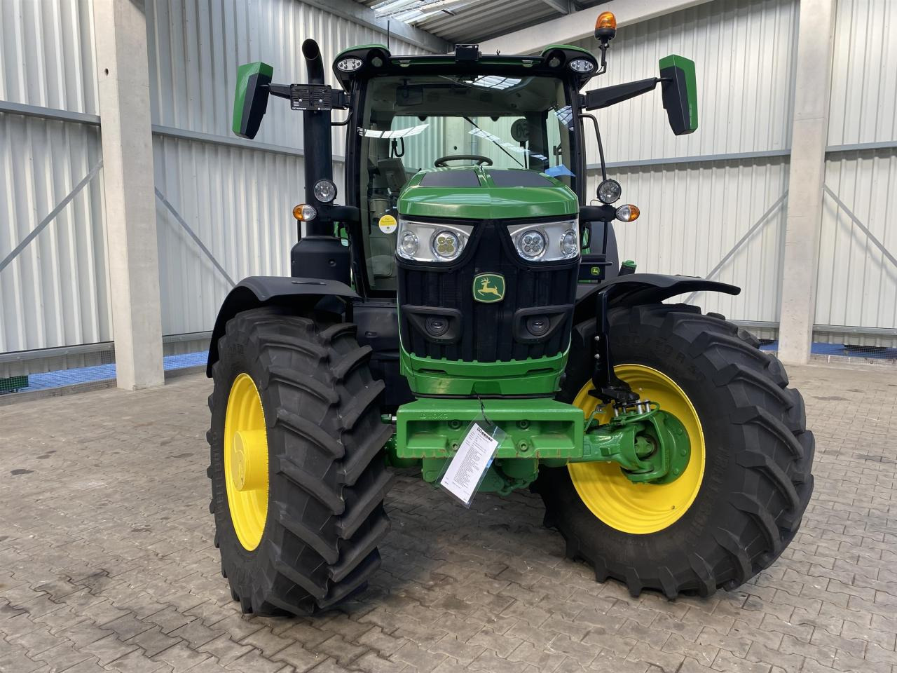 John Deere 6R 155 - 拖拉机:图2 John Deere 6R 155 - 拖拉机:图2