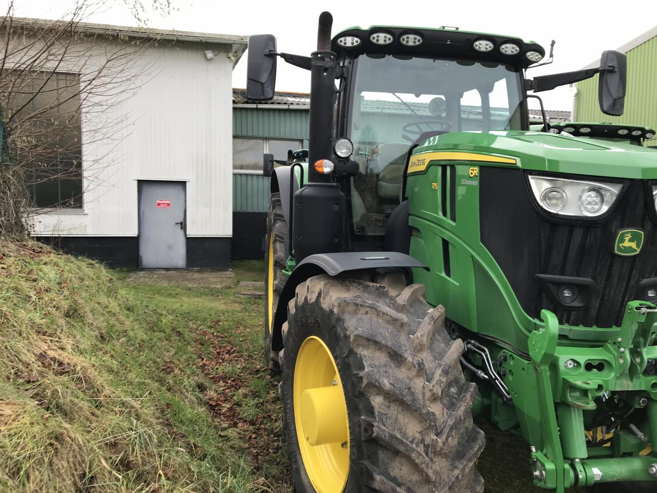 John Deere 6R 175 - 拖拉机:图2 John Deere 6R 175 - 拖拉机:图2