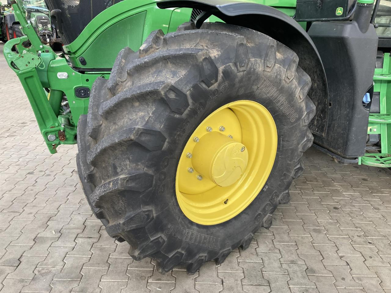 John Deere 6R 185 - 拖拉机:图2 John Deere 6R 185 - 拖拉机:图2