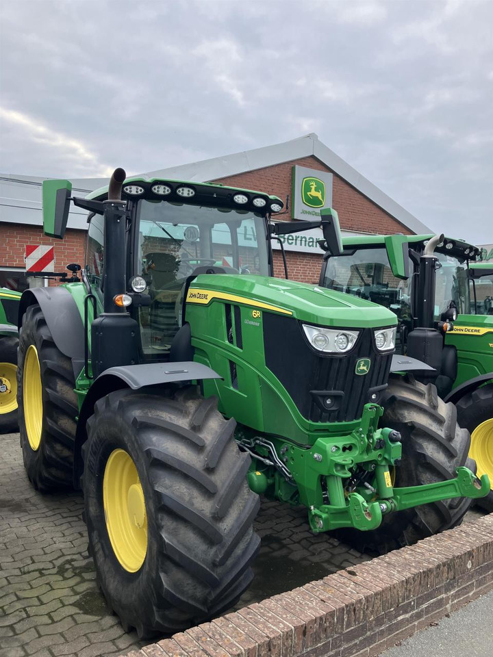 John Deere 6R 215 - 拖拉机:图2 John Deere 6R 215 - 拖拉机:图2