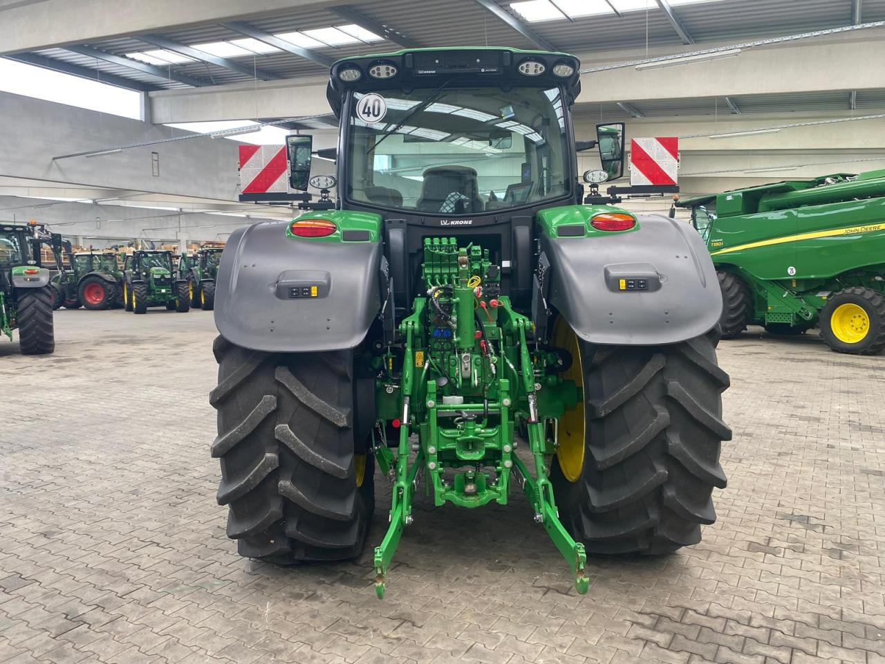 John Deere 6R 215 - 拖拉机:图5 John Deere 6R 215 - 拖拉机:图5