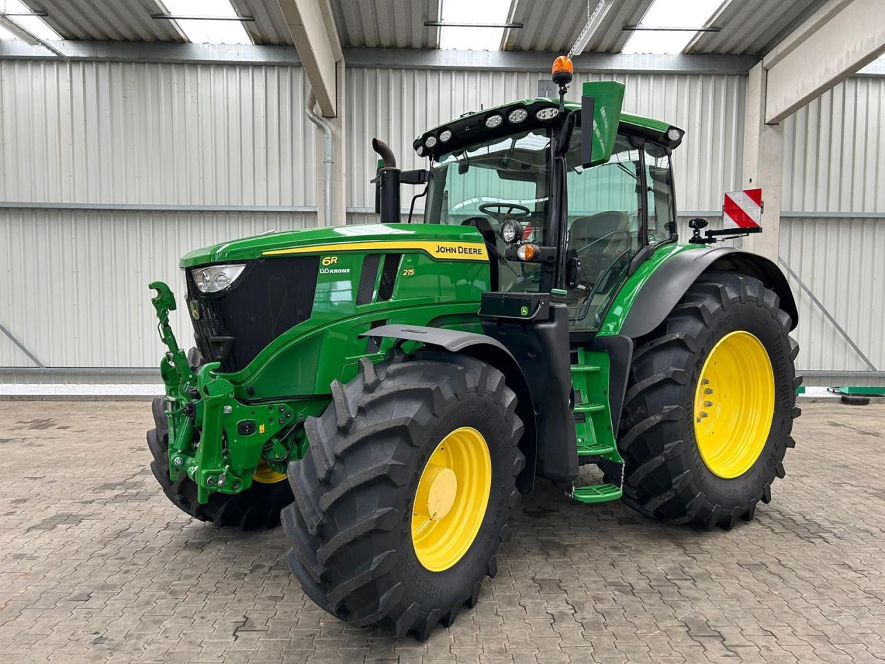 John Deere 6R 215 - 拖拉机:图1 John Deere 6R 215 - 拖拉机:图1