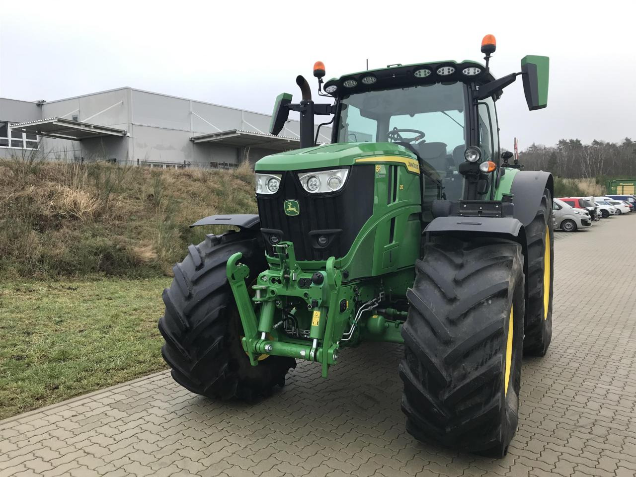 John Deere 6R 215 - 拖拉机:图5 John Deere 6R 215 - 拖拉机:图5