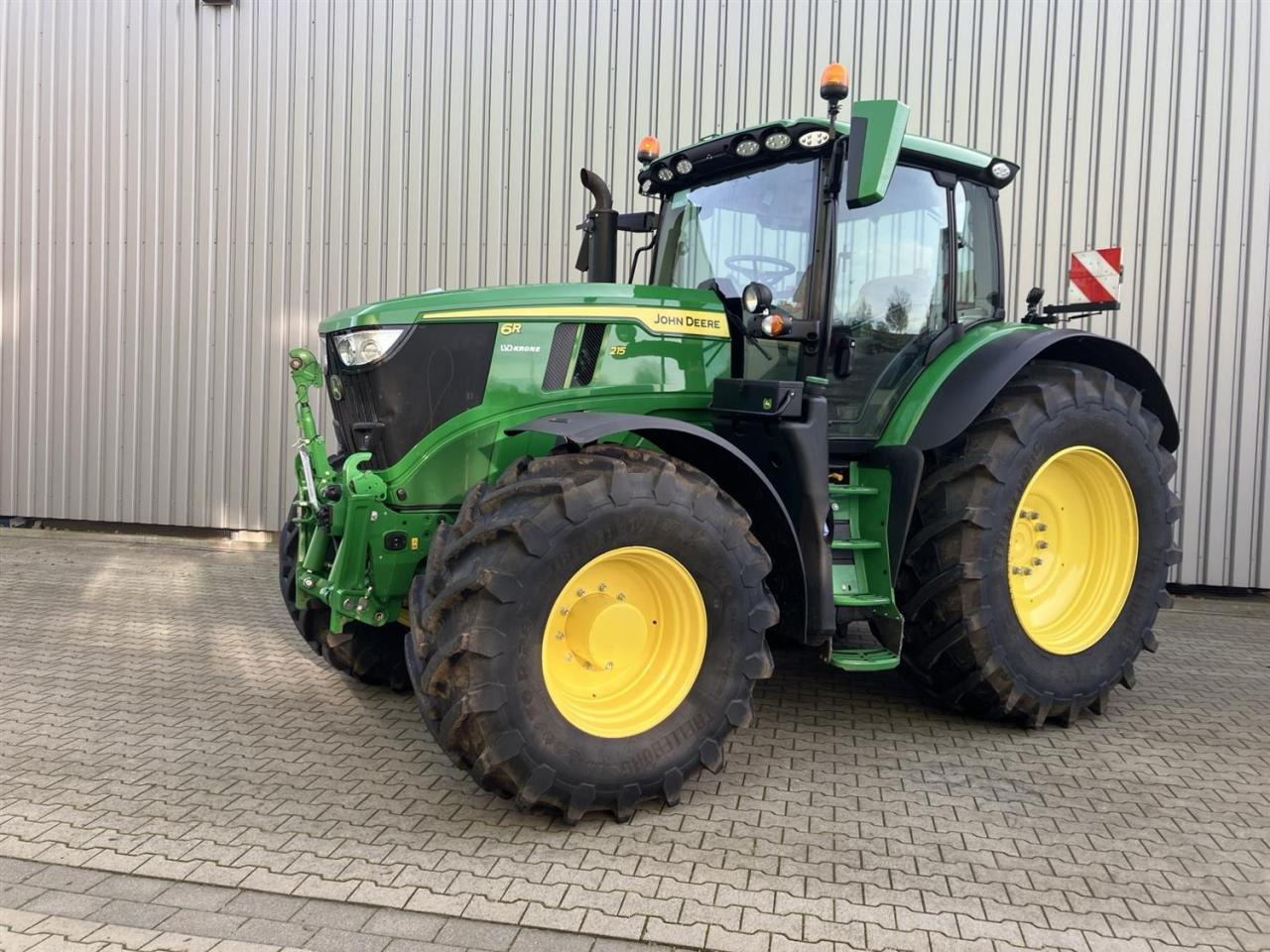 John Deere 6R 215 - 拖拉机:图1 John Deere 6R 215 - 拖拉机:图1