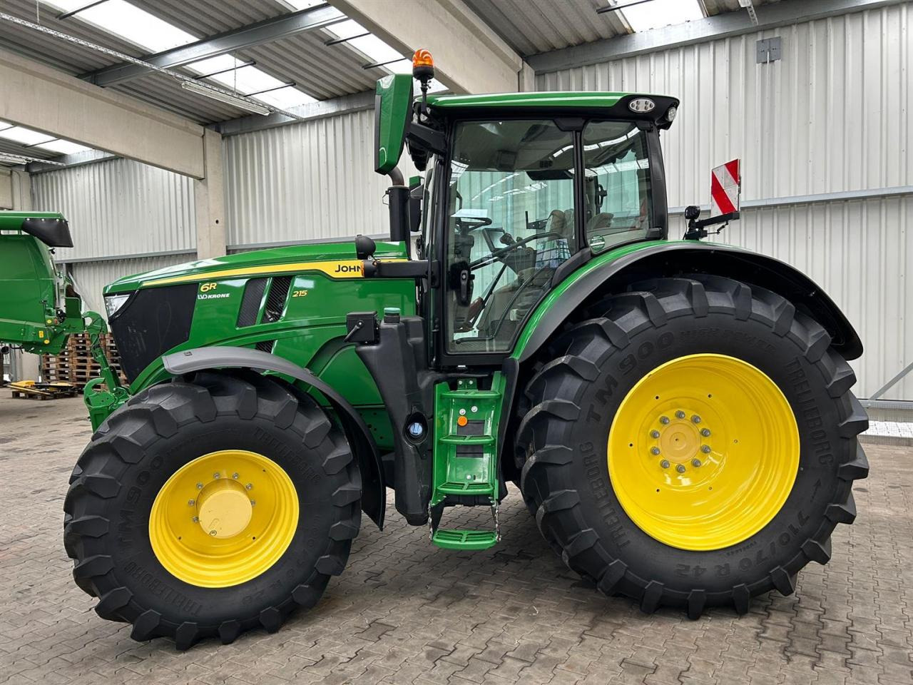 John Deere 6R 215 - 拖拉机:图4 John Deere 6R 215 - 拖拉机:图4