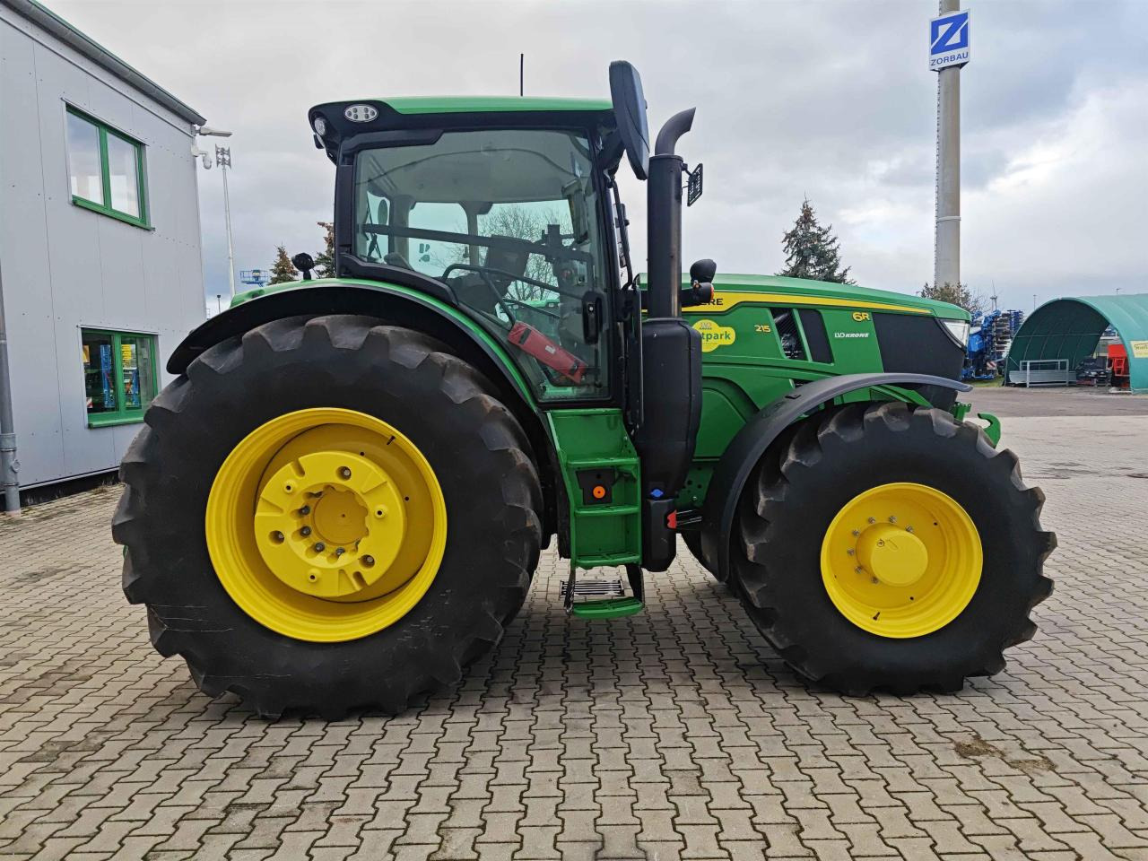John Deere 6R 215 - 拖拉机:图3 John Deere 6R 215 - 拖拉机:图3