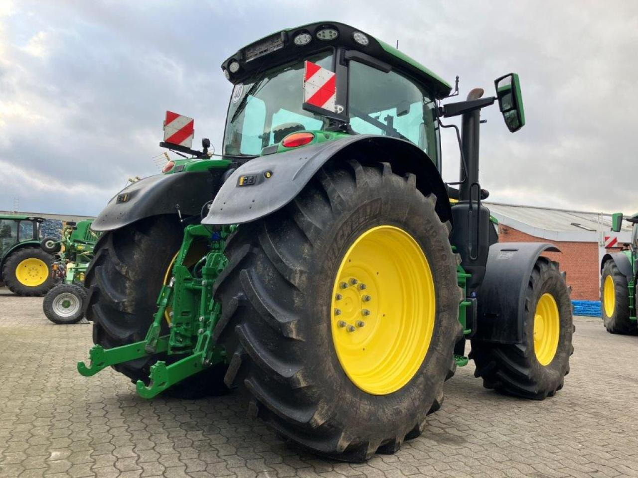John Deere 6R 215 - 拖拉机:图4 John Deere 6R 215 - 拖拉机:图4
