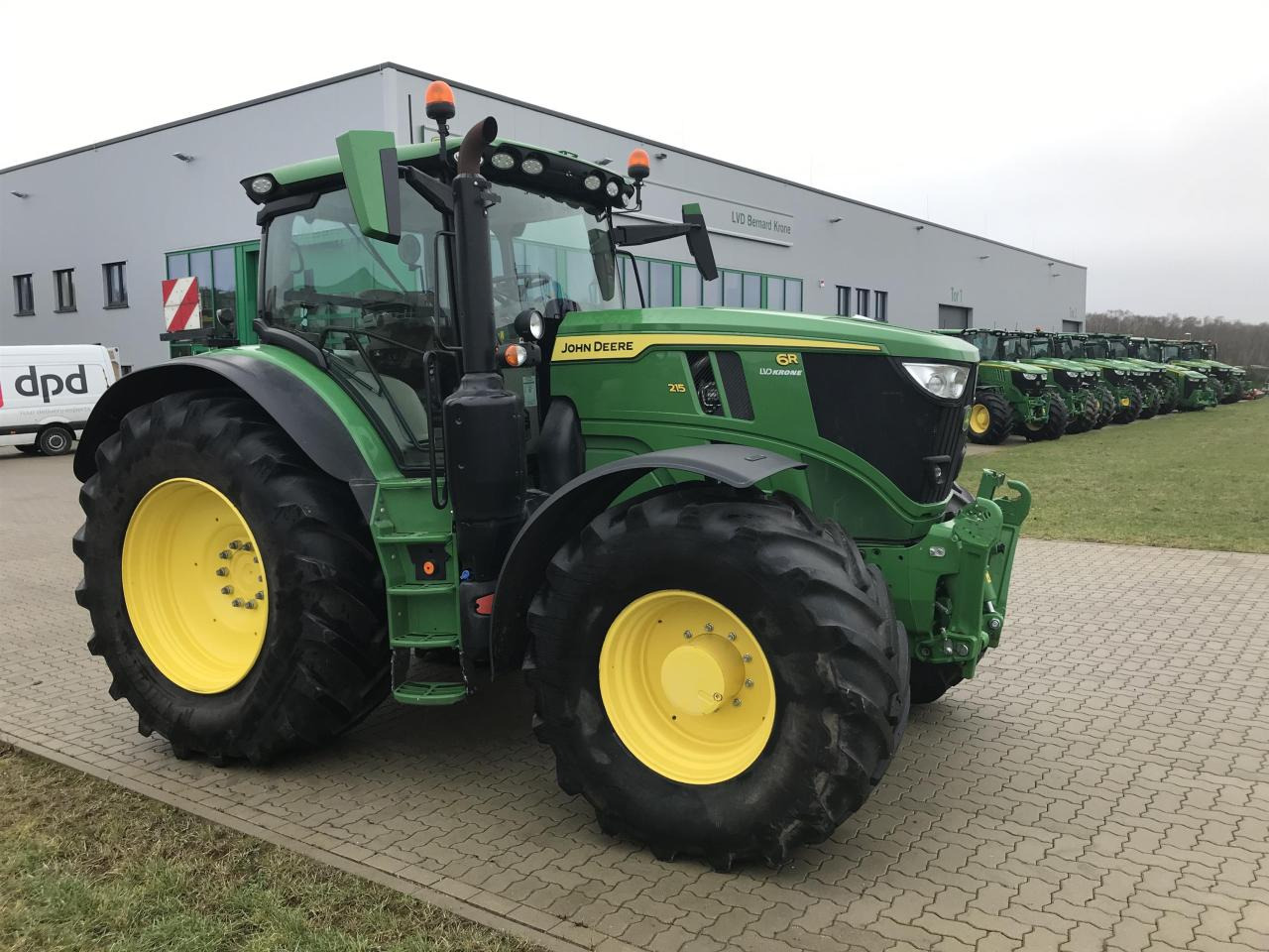 John Deere 6R 215 - 拖拉机:图2 John Deere 6R 215 - 拖拉机:图2
