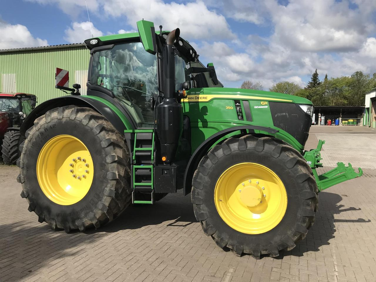 John Deere 6R 250 - 拖拉机:图2 John Deere 6R 250 - 拖拉机:图2