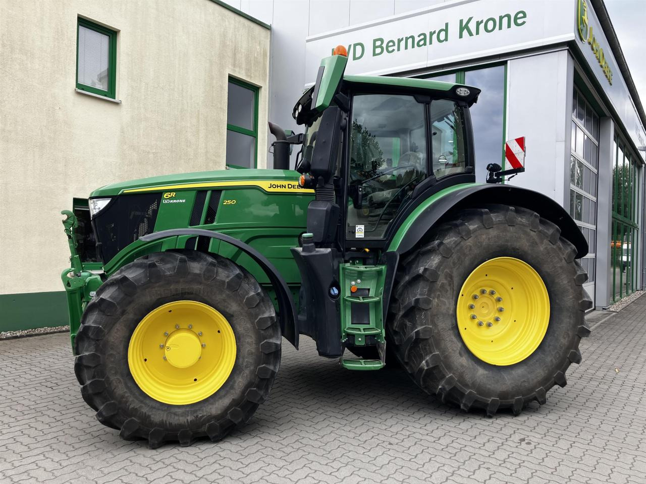 John Deere 6R 250 - 拖拉机:图1 John Deere 6R 250 - 拖拉机:图1