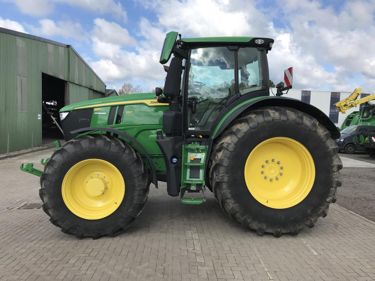 John Deere 6R 250 - 拖拉机:图1 John Deere 6R 250 - 拖拉机:图1