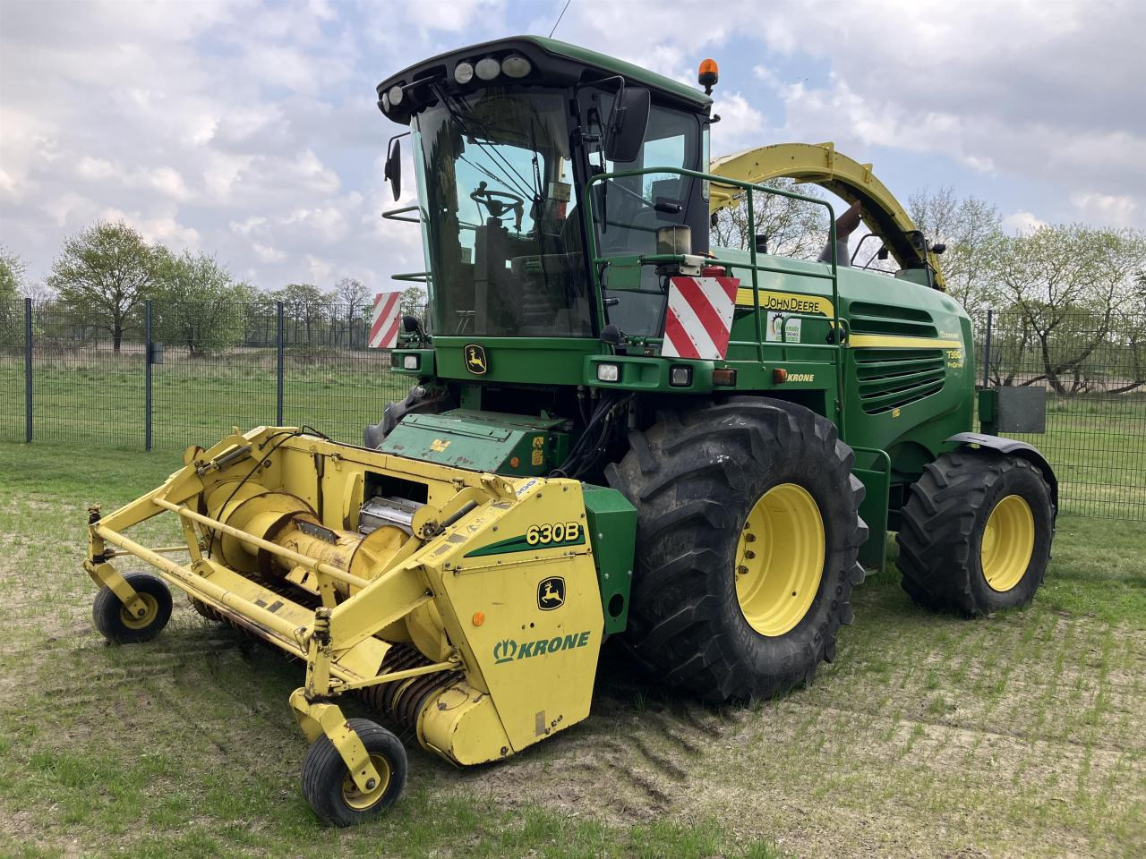 John Deere 7380 - 饲料收割机:图1 John Deere 7380 - 饲料收割机:图1