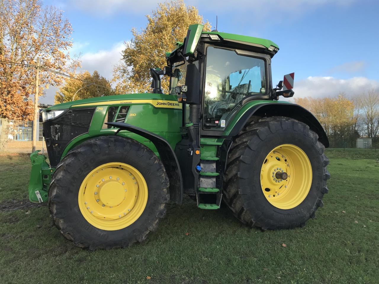 John Deere 7R 310 - 拖拉机:图1 John Deere 7R 310 - 拖拉机:图1