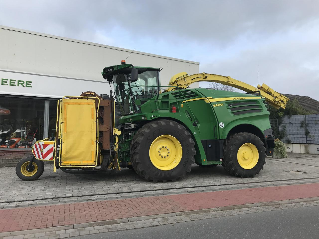 John Deere 8600 - 饲料收割机:图1 John Deere 8600 - 饲料收割机:图1