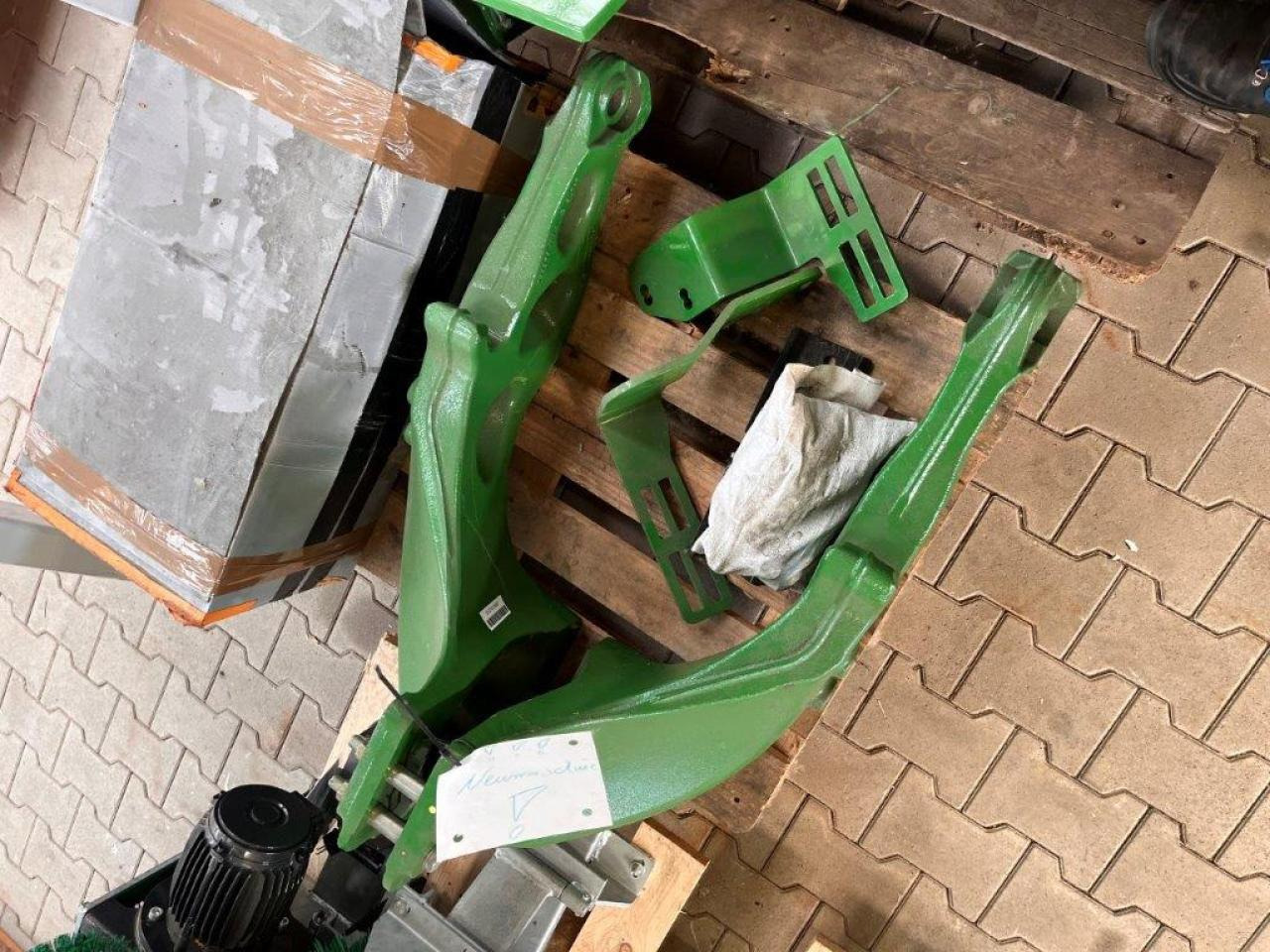 John Deere Anbaukonsolen - 牵引车前端装载机:图2 John Deere Anbaukonsolen - 牵引车前端装载机:图2