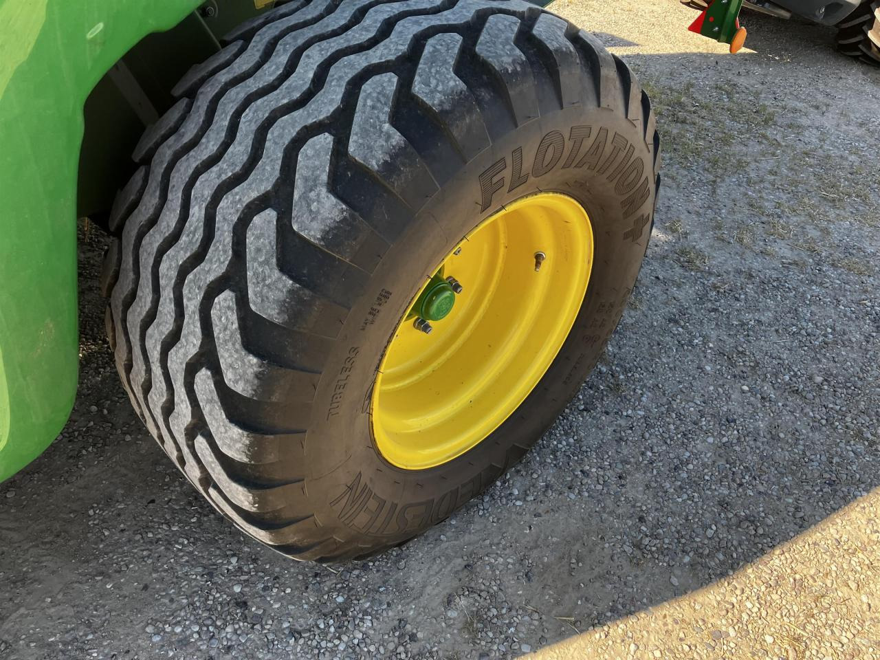 John Deere V461M MaxiCut HC13 - 圆形打包机:图4 John Deere V461M MaxiCut HC13 - 圆形打包机:图4