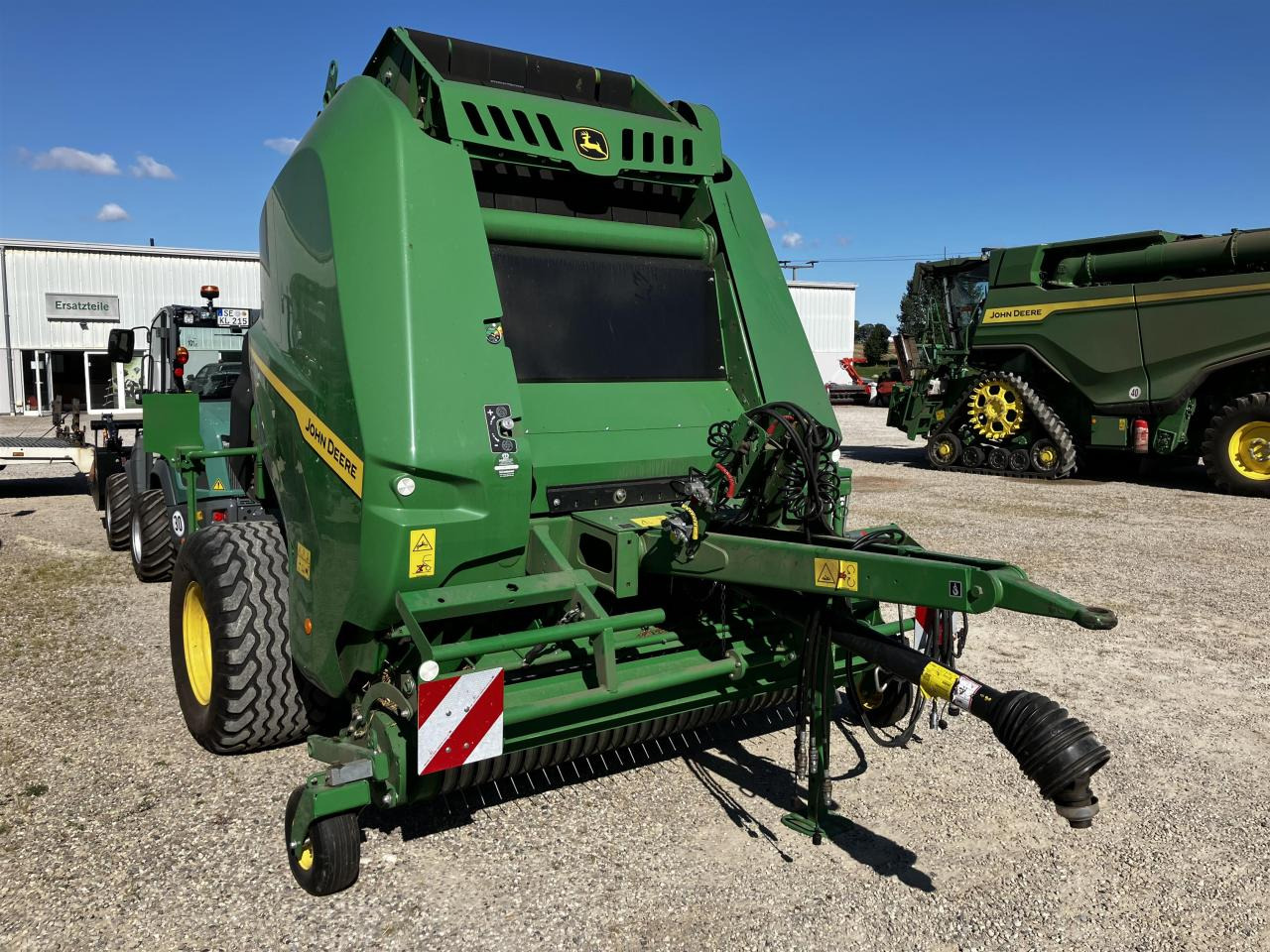 John Deere V461M MaxiCut HC13 - 圆形打包机:图1 John Deere V461M MaxiCut HC13 - 圆形打包机:图1