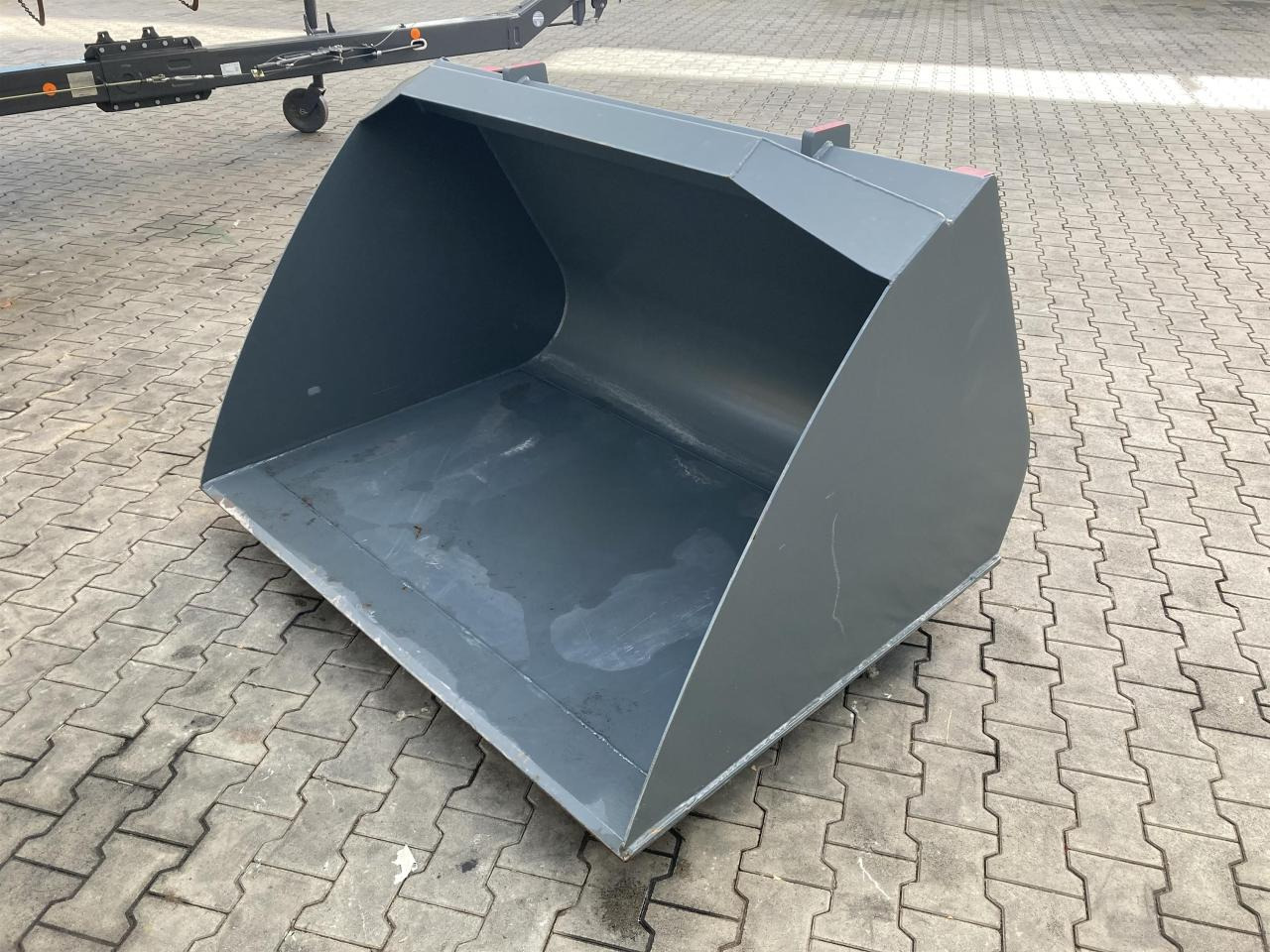 Kramer 1600 mm - 铲斗:图1 Kramer 1600 mm - 铲斗:图1