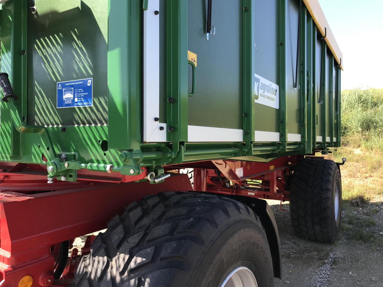 Kröger HKD 302 - 翻斗拖车:图2 Kröger HKD 302 - 翻斗拖车:图2