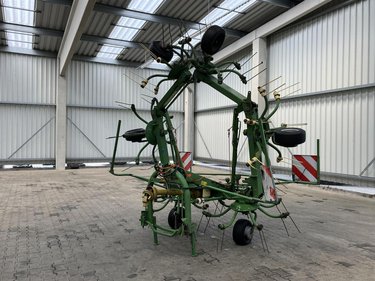 Krone KW 7.70/6x7 - 翻草机/ 搂草机:图1 Krone KW 7.70/6x7 - 翻草机/ 搂草机:图1