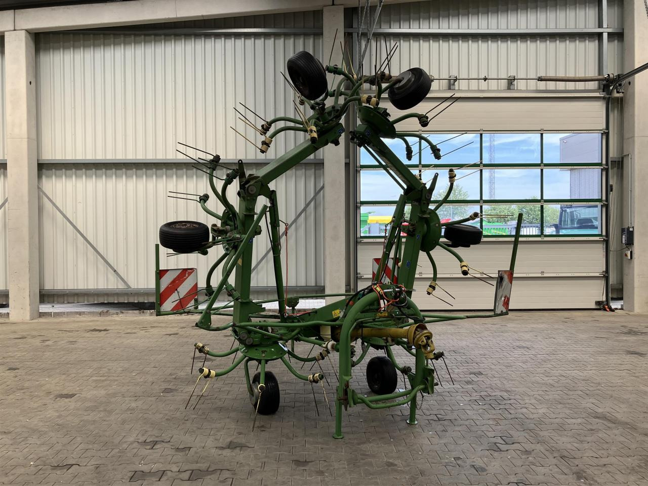 Krone KW 7.70/6x7 - 翻草机/ 搂草机:图2 Krone KW 7.70/6x7 - 翻草机/ 搂草机:图2