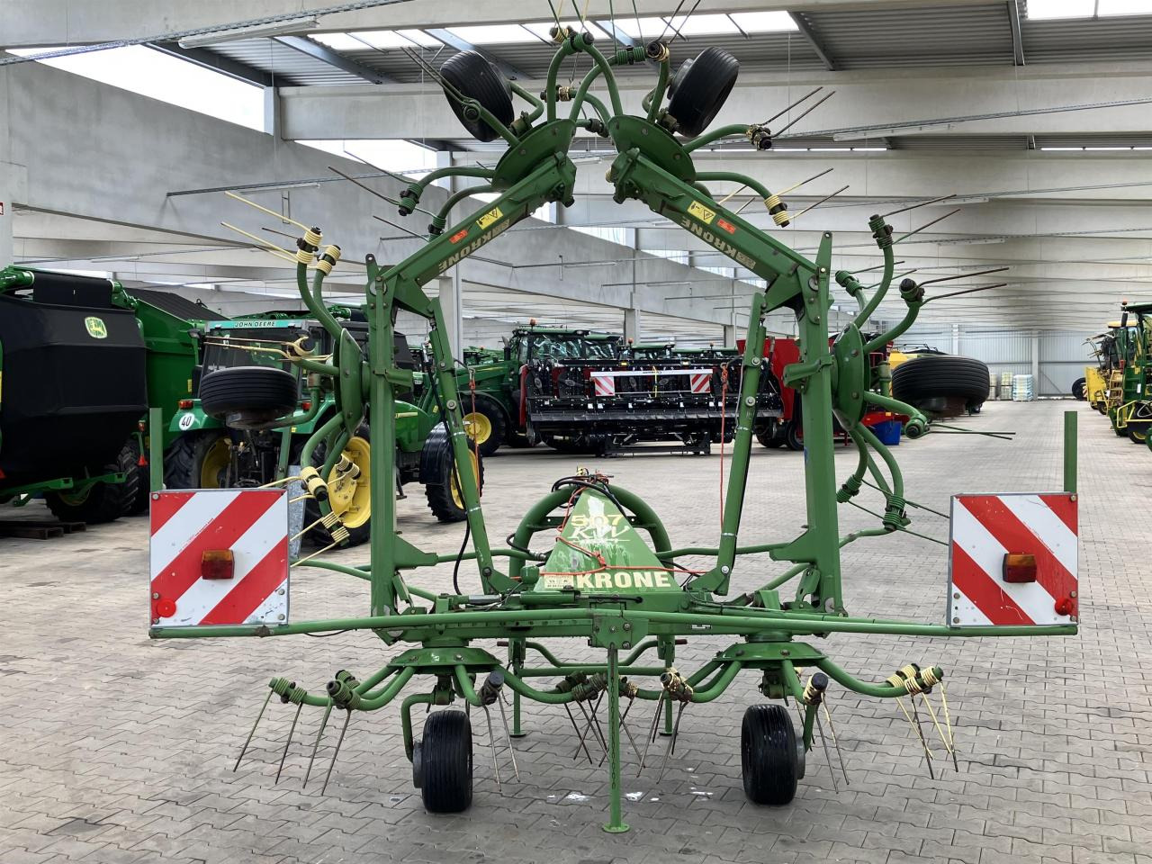 Krone KW 7.70/6x7 - 翻草机/ 搂草机:图5 Krone KW 7.70/6x7 - 翻草机/ 搂草机:图5