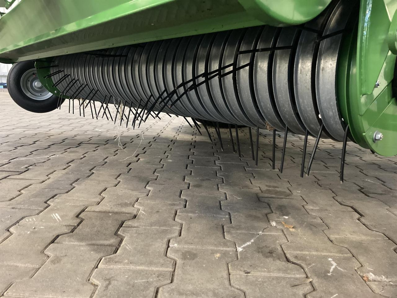 Krone V 190 XC Plus VariPack - 圆形打包机:图2 Krone V 190 XC Plus VariPack - 圆形打包机:图2