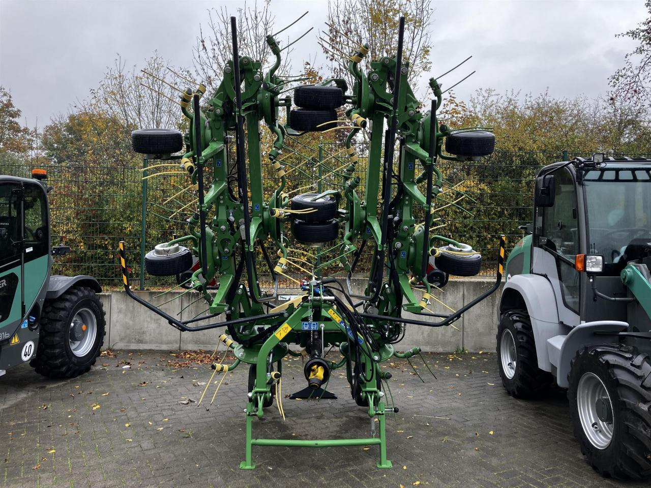 Krone Vendro 1020 - 翻草机/ 搂草机:图5 Krone Vendro 1020 - 翻草机/ 搂草机:图5