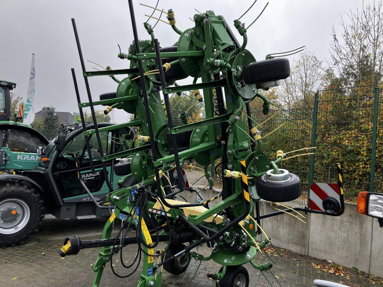 Krone Vendro 1020 - 翻草机/ 搂草机:图2 Krone Vendro 1020 - 翻草机/ 搂草机:图2