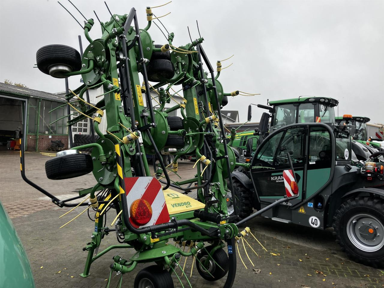 Krone Vendro 1020 - 翻草机/ 搂草机:图3 Krone Vendro 1020 - 翻草机/ 搂草机:图3