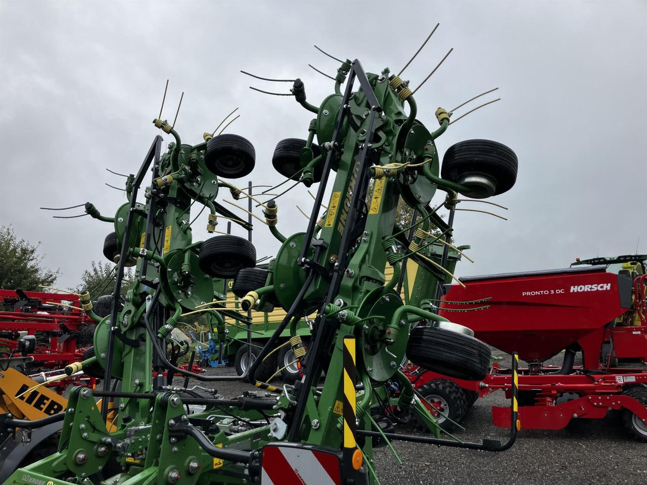 Krone Vendro T 1020 - 翻草机/ 搂草机:图3 Krone Vendro T 1020 - 翻草机/ 搂草机:图3