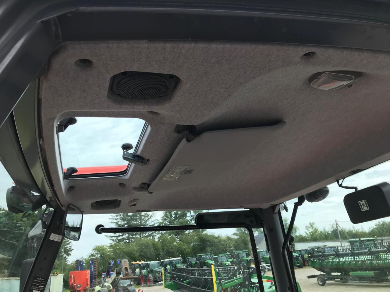 Kubota M7133 - 拖拉机:图5 Kubota M7133 - 拖拉机:图5