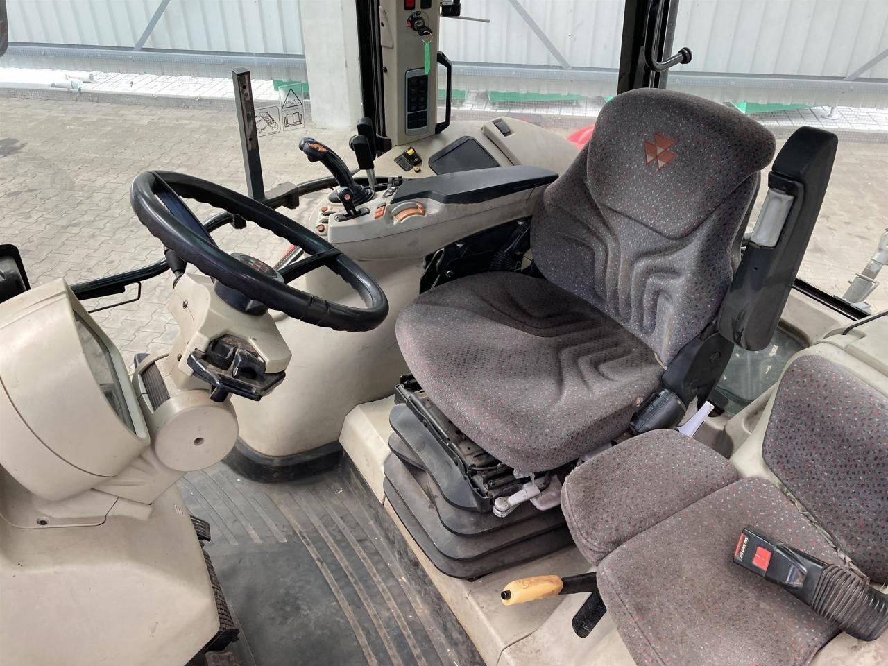 Massey Ferguson 5611 Dyna 4 - 拖拉机:图4 Massey Ferguson 5611 Dyna 4 - 拖拉机:图4